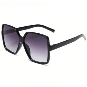 Chic Oversized Black Sunglasses